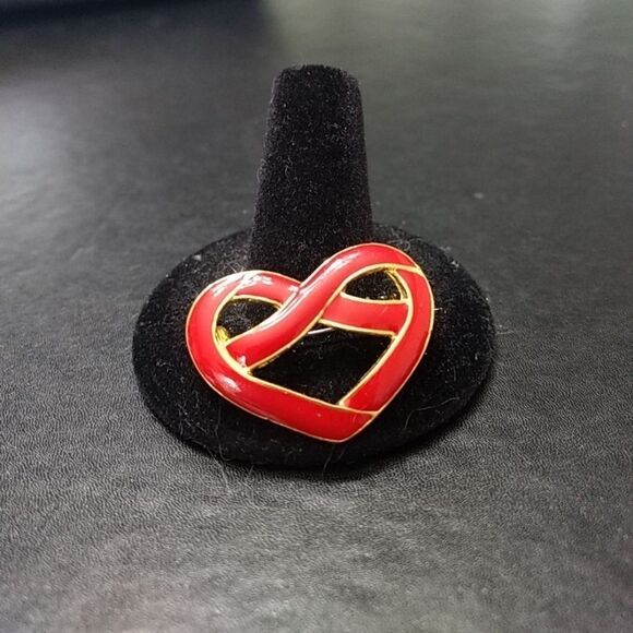 Gold tone red enamel heart brooch - Picture 1 of 8